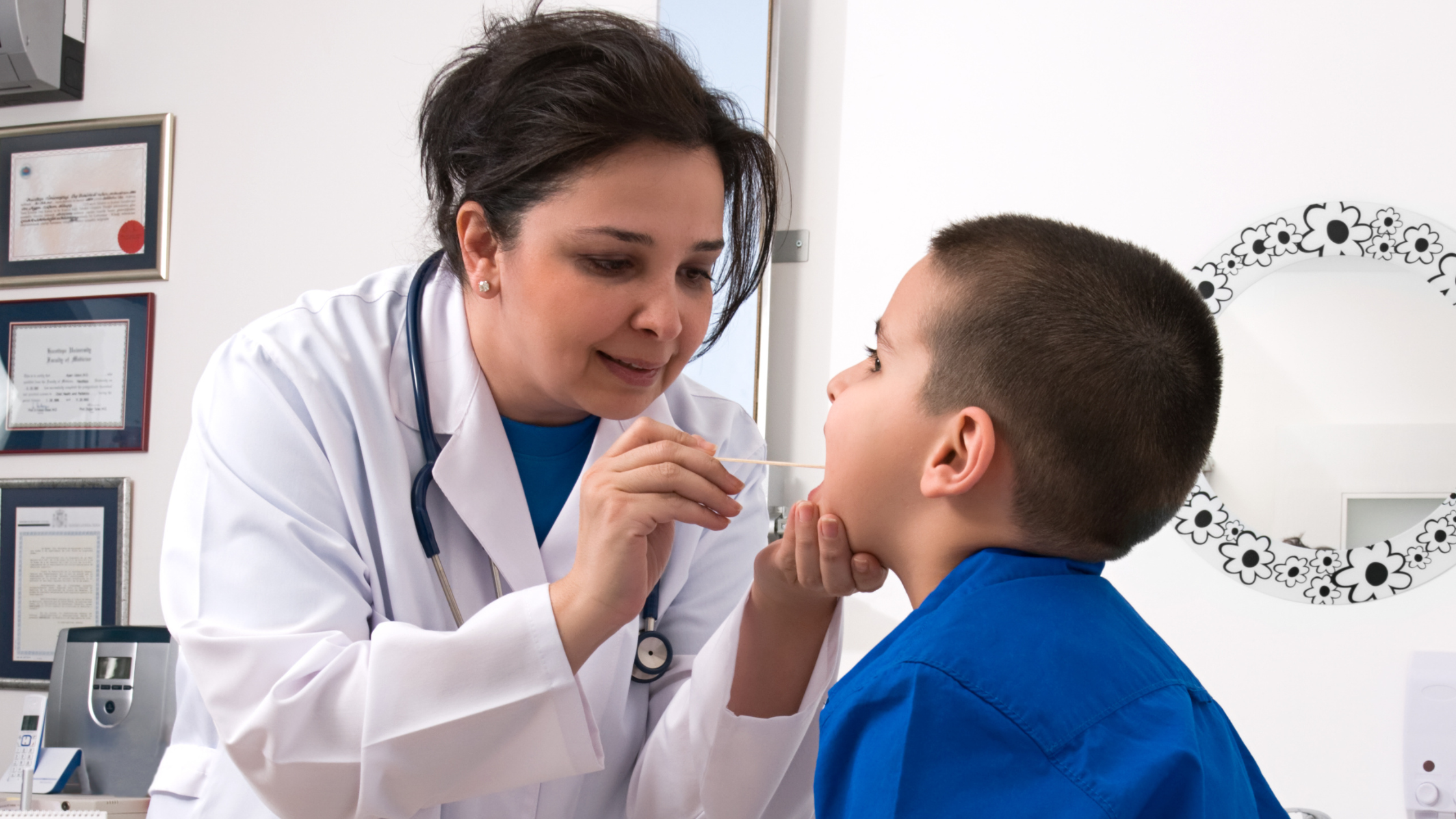 Comparing symptoms of strep throat versus a common viral sore throat